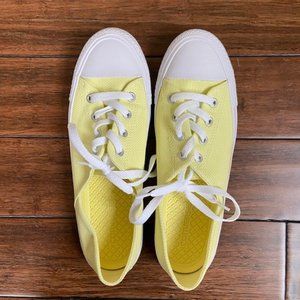 Lemon and White Size 8.5 Converse ALLSTARS